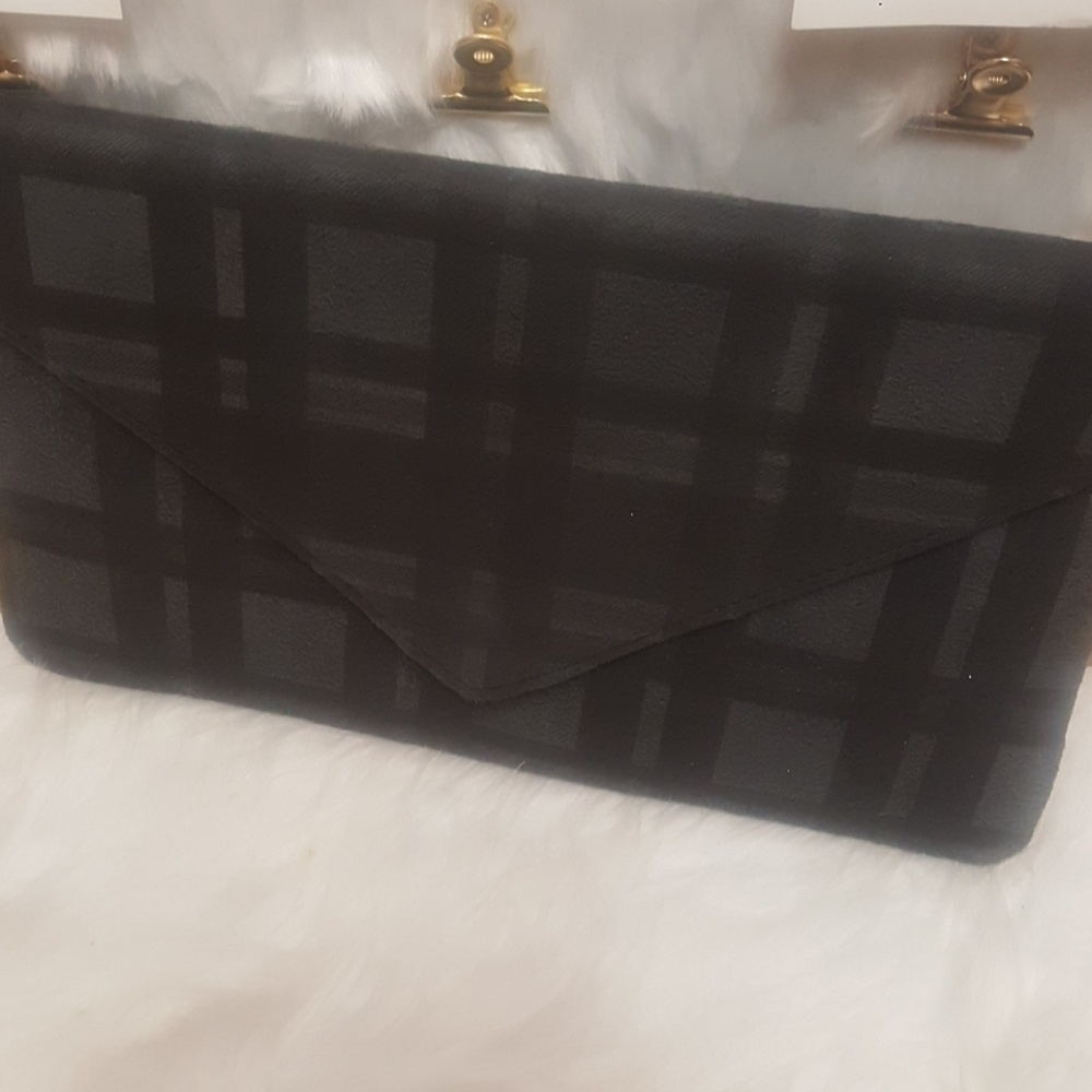 🔊 2/$40 Plaid Convertible Envelope Clutch